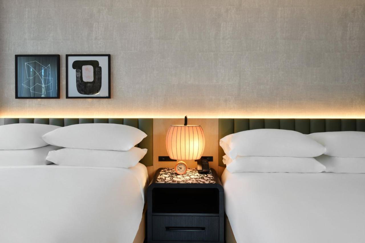 Kimpton Theta New York - Times Square By Ihg Hotel ภายนอก รูปภาพ A room at the hotel