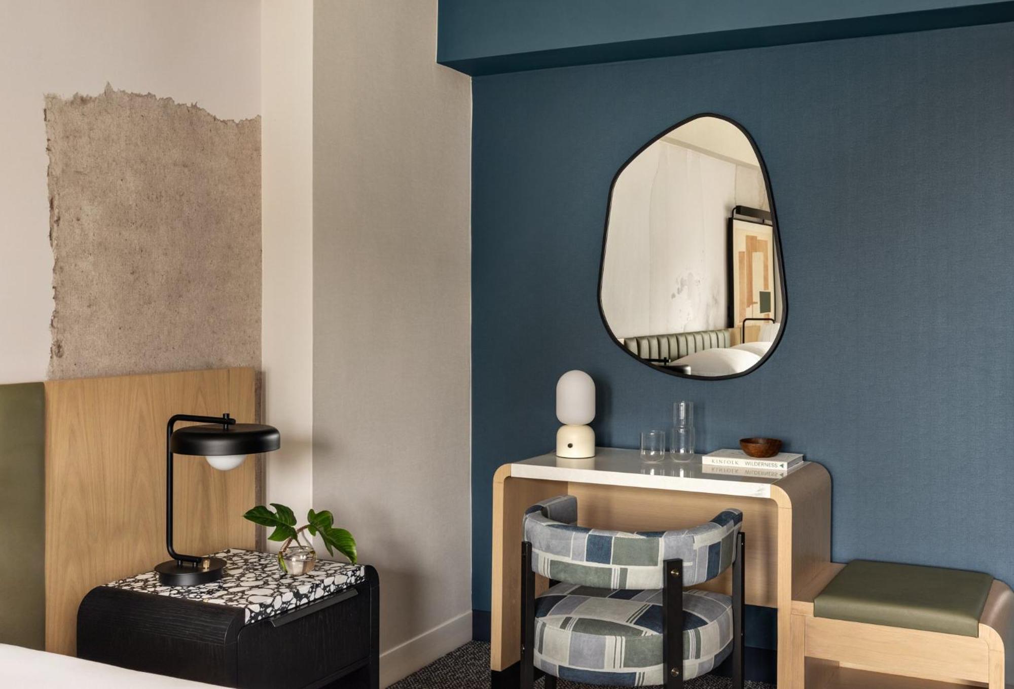 Kimpton Theta New York - Times Square By Ihg Hotel ภายนอก รูปภาพ A mirror in a home