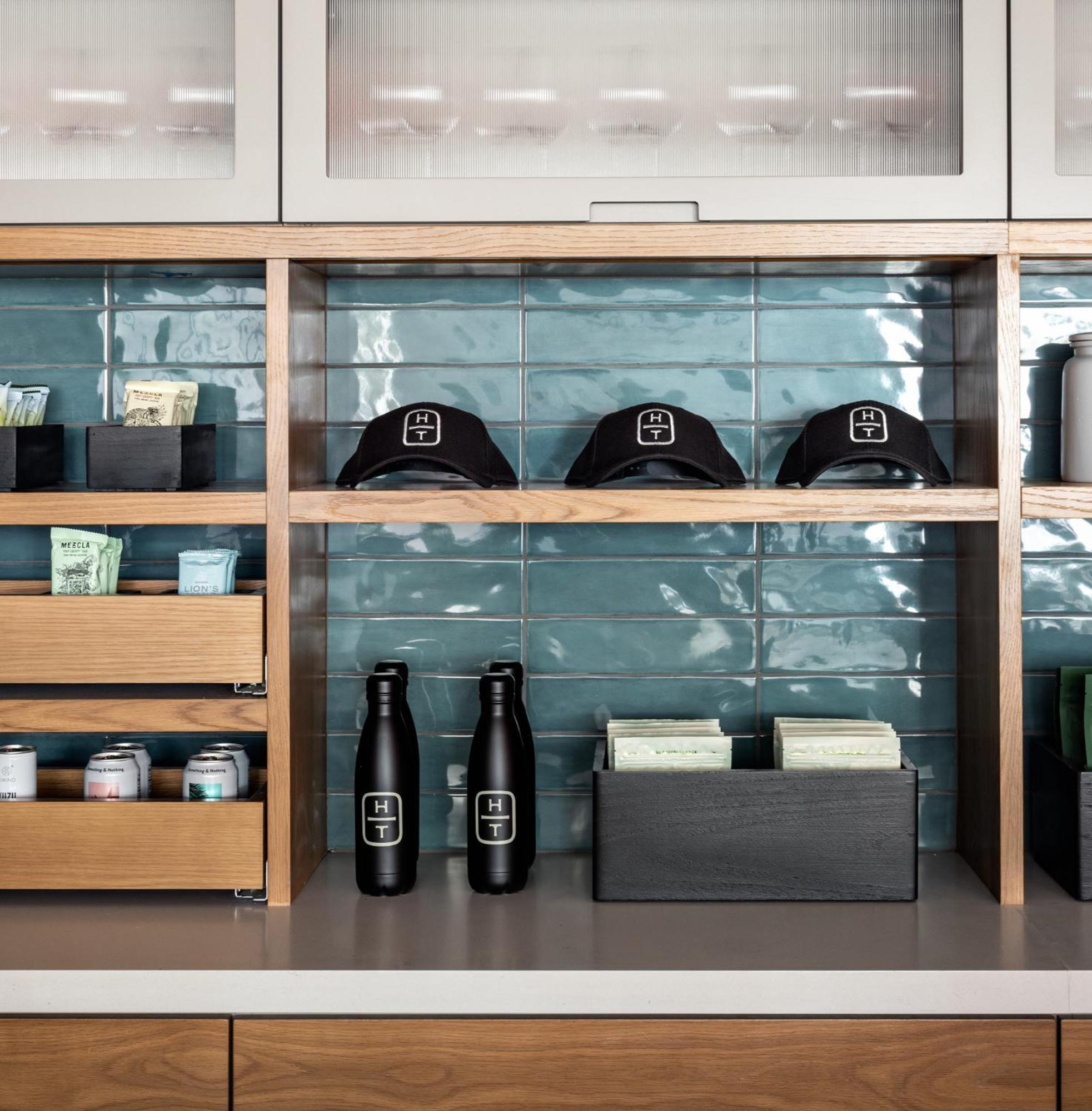 Kimpton Theta New York - Times Square By Ihg Hotel ภายนอก รูปภาพ A selection of the products offered by the hotel