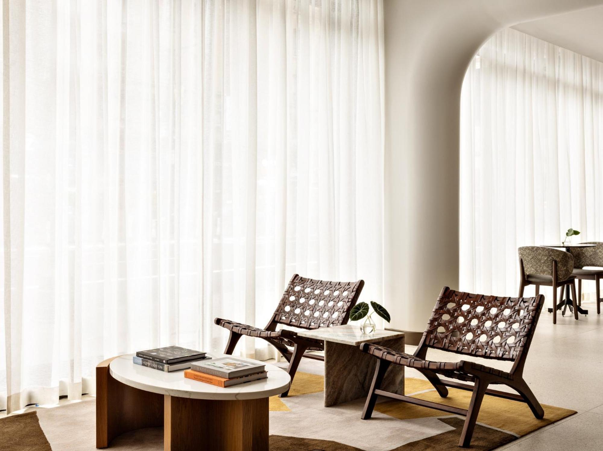 Kimpton Theta New York - Times Square By Ihg Hotel ภายนอก รูปภาพ The interior of a suite at The Standard East Village