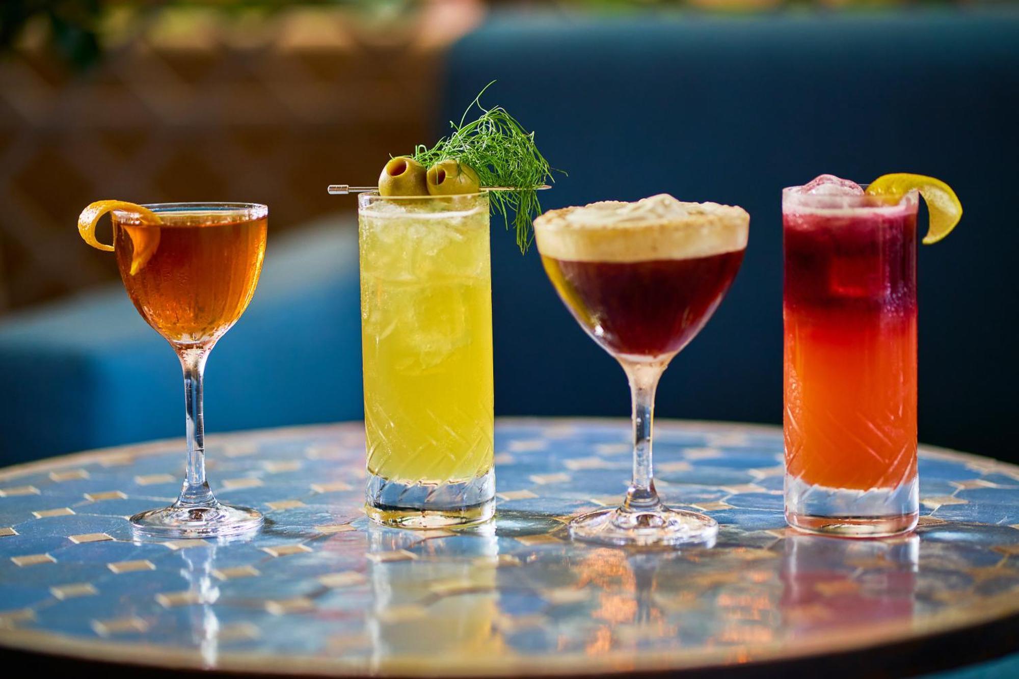 Kimpton Theta New York - Times Square By Ihg Hotel ภายนอก รูปภาพ Cocktails at the bar