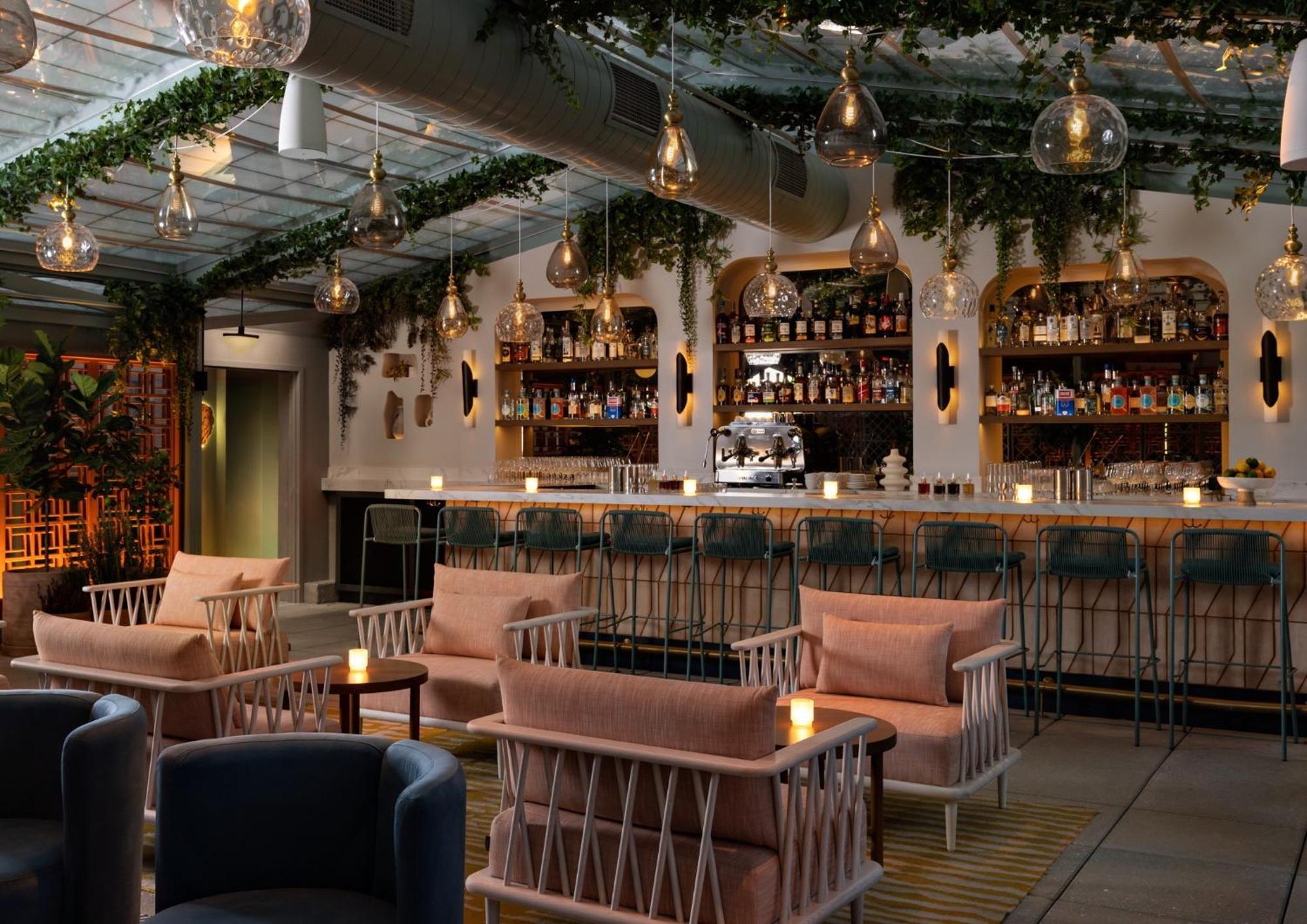 Kimpton Theta New York - Times Square By Ihg Hotel ภายนอก รูปภาพ The bar at the 100 Queen's Gate
