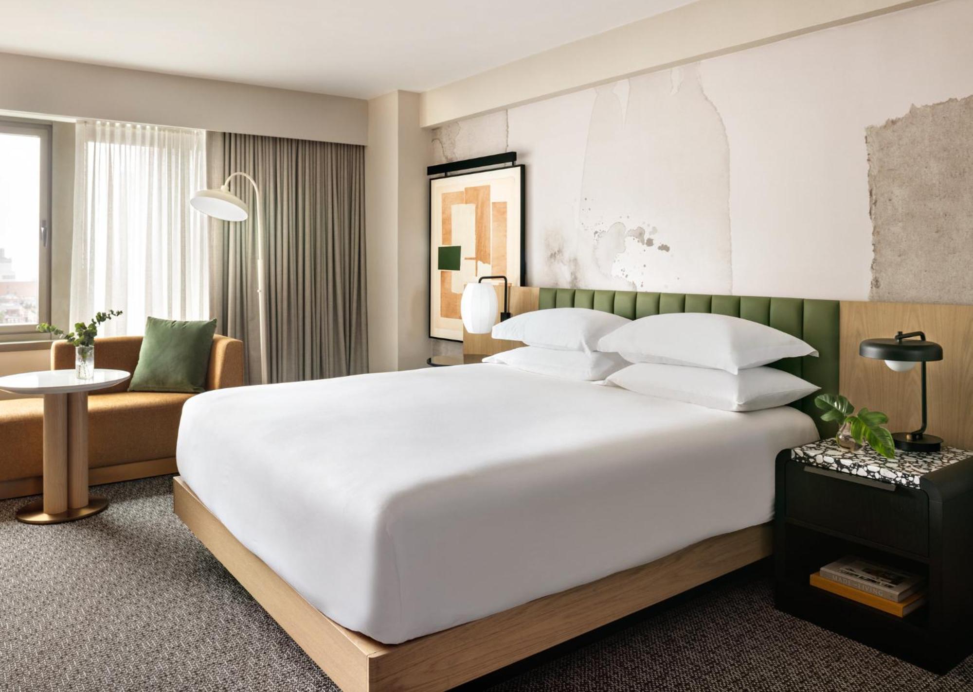 Kimpton Theta New York - Times Square By Ihg Hotel ภายนอก รูปภาพ A guest room at the Hotel Commonwealth